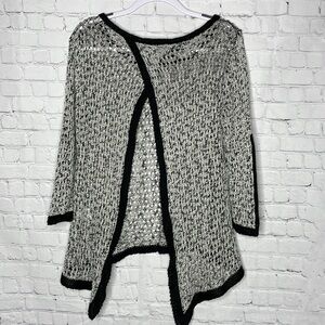 Camille & Co Size S/M Gray Black Lightweight Knit 3/4 Sleeve Split Back Sweater